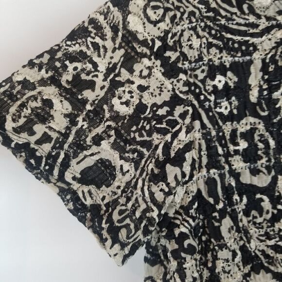 EAST 5TH SHIRT SLEEVE BLACK WHITE TOP. AT-LARGE. - Picture 5 of 16